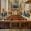 De Hofkirche in Innsbruck met grafmonument en zwarte beelden