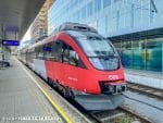 OBB trein op treinstation Innsbruck Hauptbahnhof